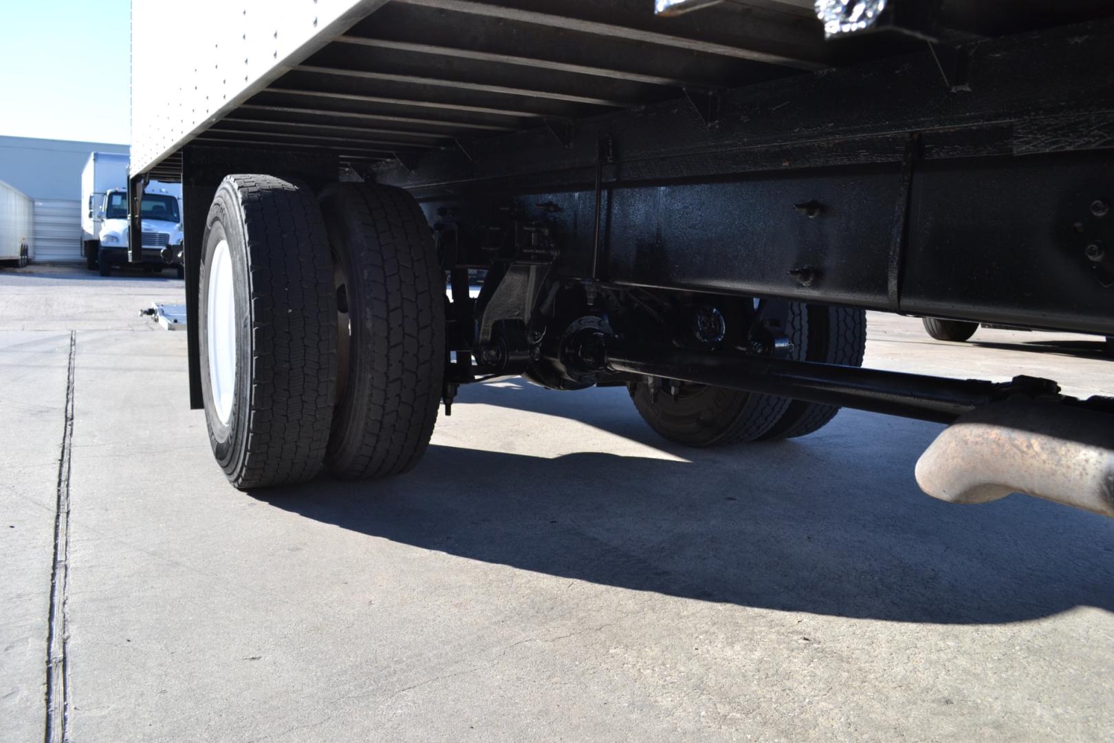 2015 WHITE /GRAY INTERNATIONAL 4300 with an CUMMINS ISB 6.7L 220HP engine, ALLISON 2100HS AUTOMATIC transmission, located at 9172 North Fwy, Houston, TX, 77037, (713) 910-6868, 29.887470, -95.411903 - Photo#9